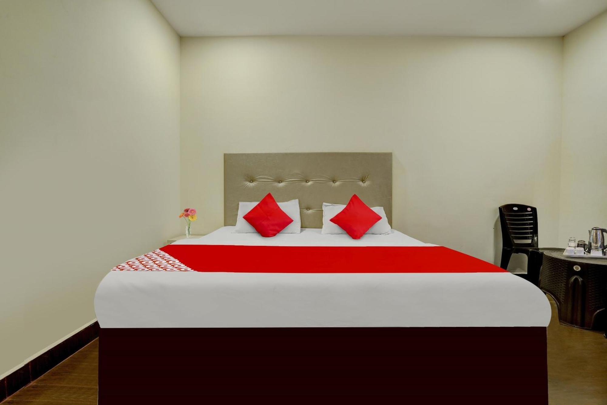 Oyo Flagship The Chirag Resort Bhandāra Exterior foto